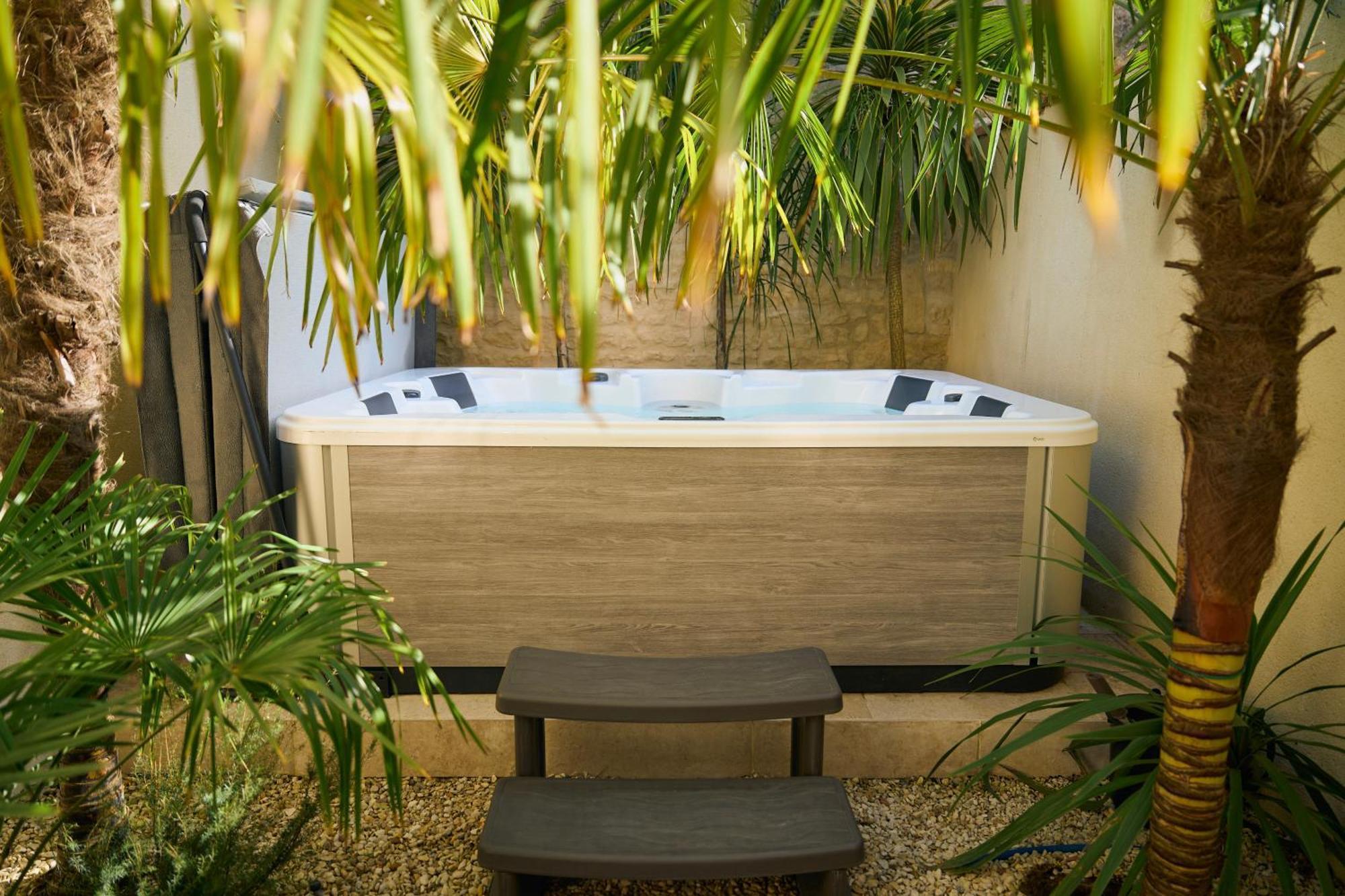 Suite Atypique - Jacuzzi Privatif En Centre Ville De Cognac Esterno foto