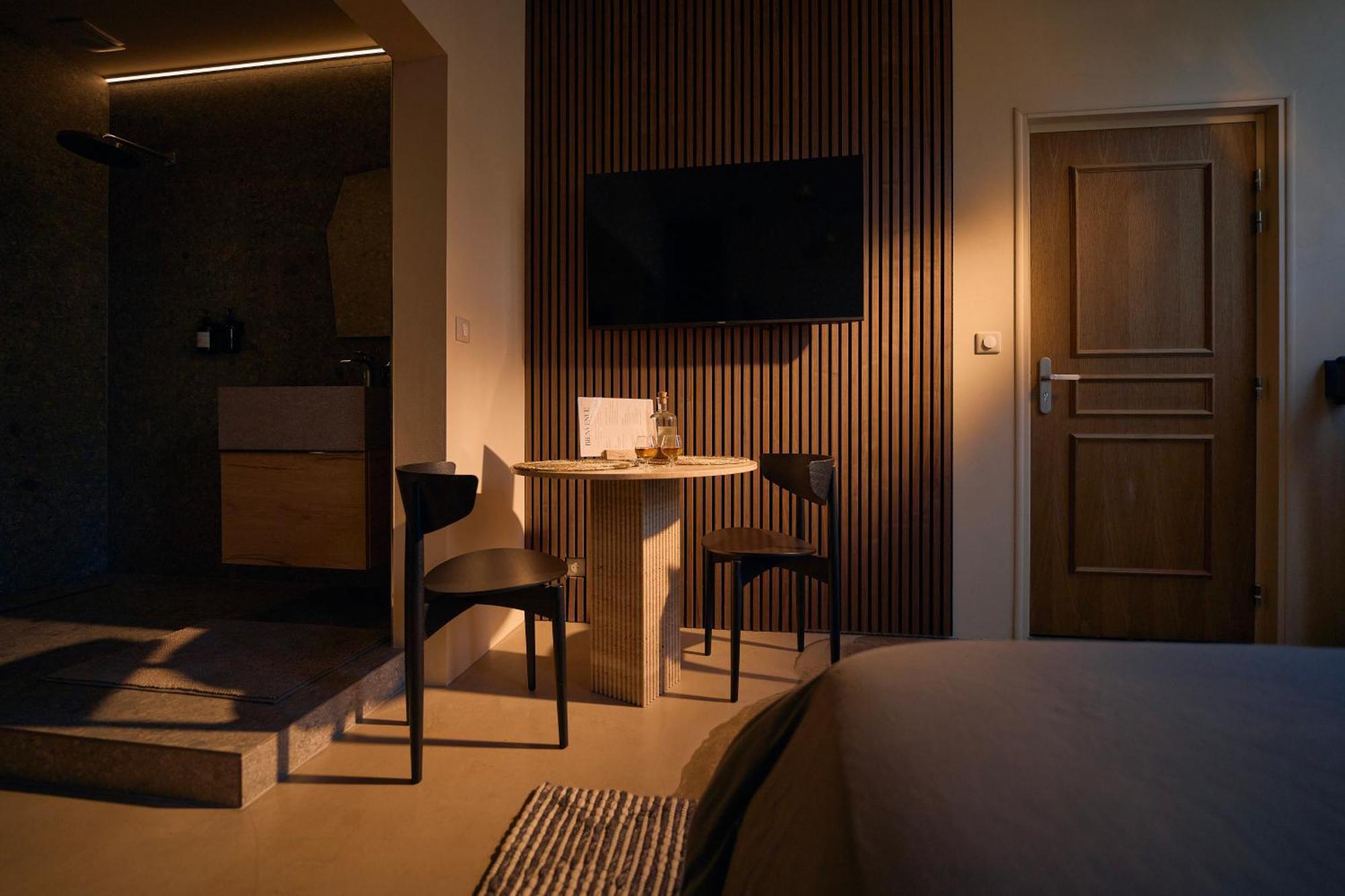 Suite Atypique - Jacuzzi Privatif En Centre Ville De Cognac Esterno foto
