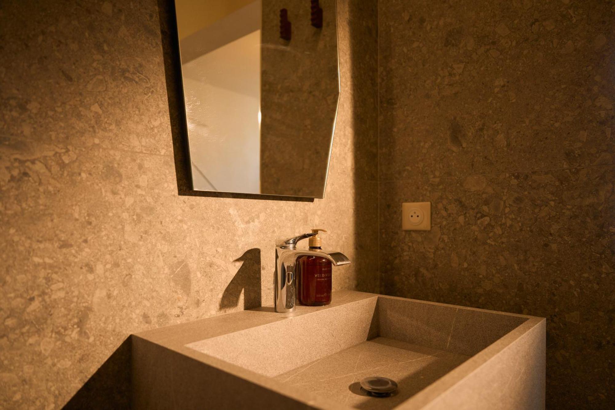 Suite Atypique - Jacuzzi Privatif En Centre Ville De Cognac Esterno foto